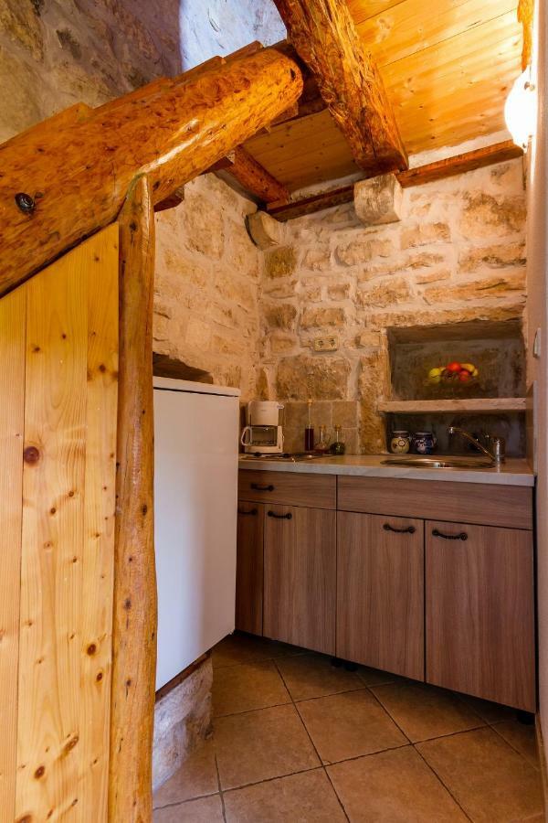 Old Small Stone House Zrnovo Extérieur photo