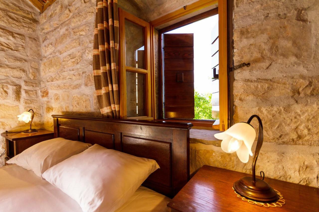 Old Small Stone House Zrnovo Extérieur photo