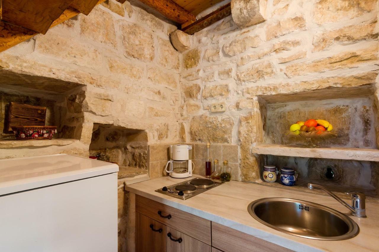 Old Small Stone House Zrnovo Extérieur photo