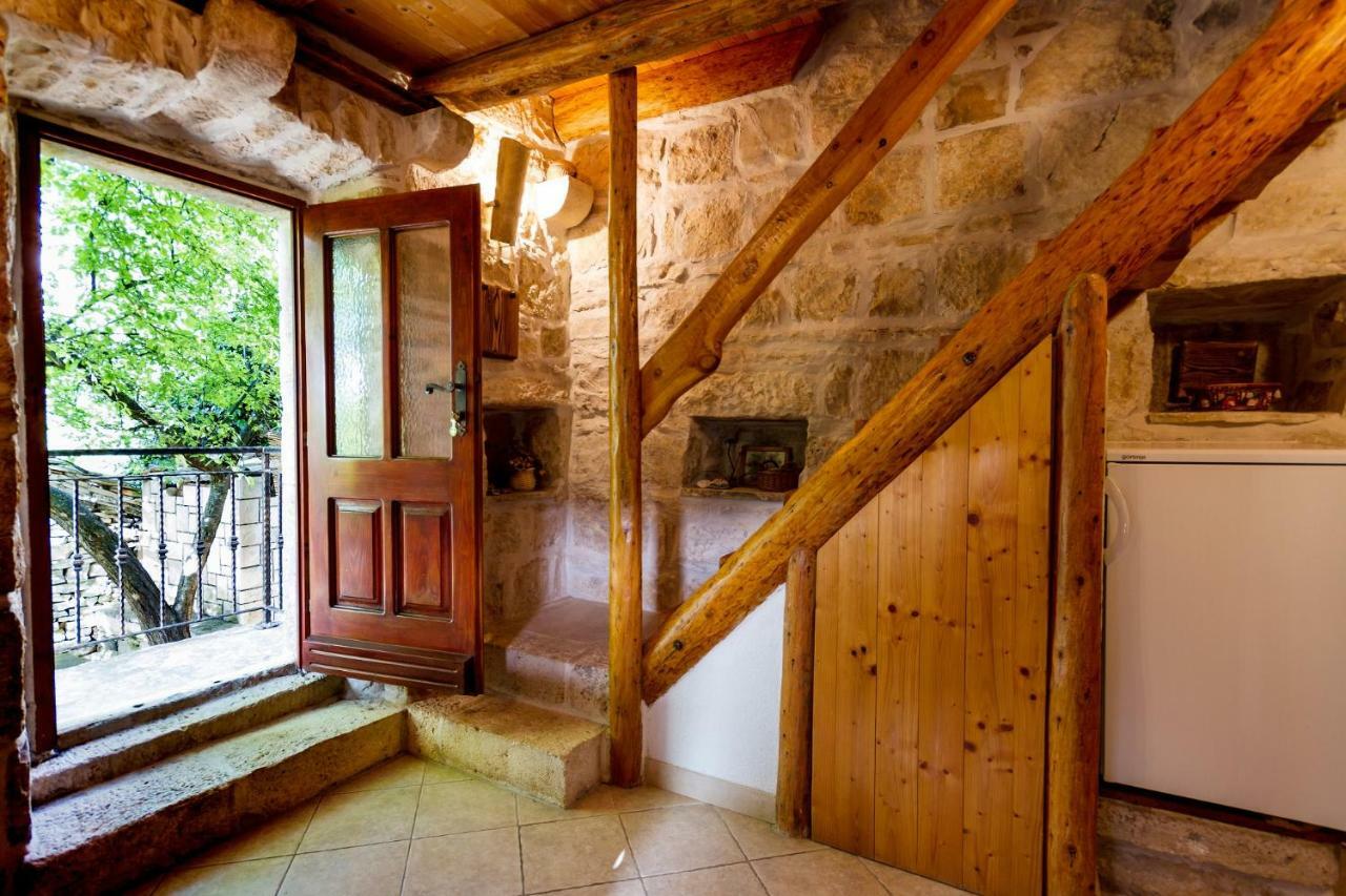 Old Small Stone House Zrnovo Extérieur photo