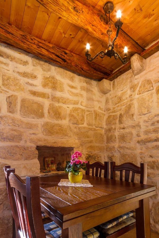 Old Small Stone House Zrnovo Extérieur photo