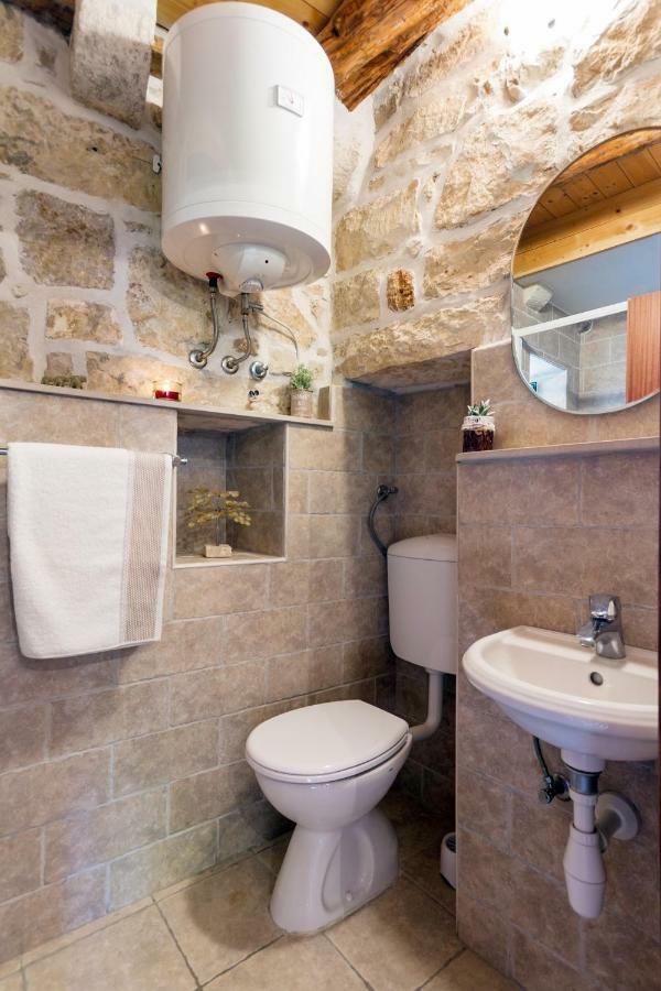 Old Small Stone House Zrnovo Extérieur photo