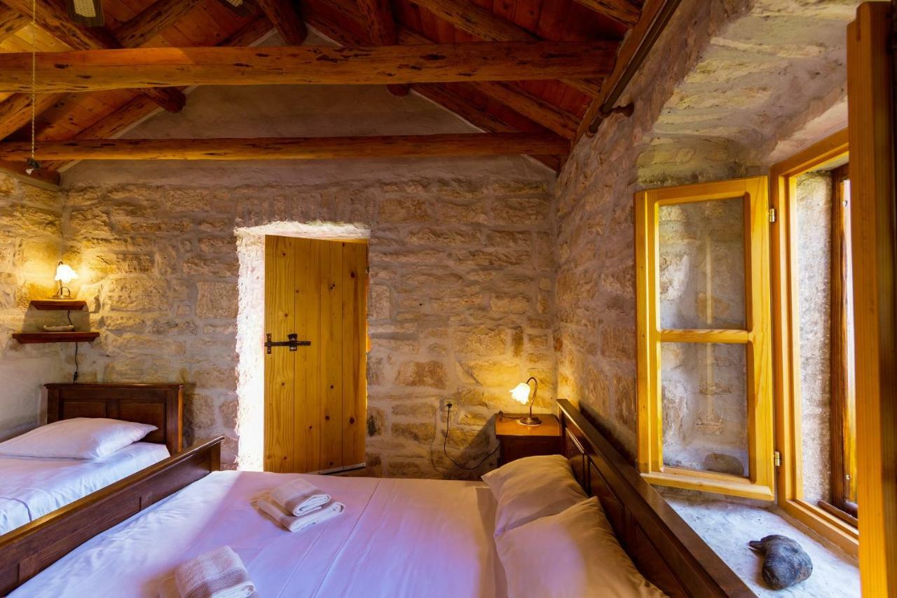 Old Small Stone House Zrnovo Extérieur photo